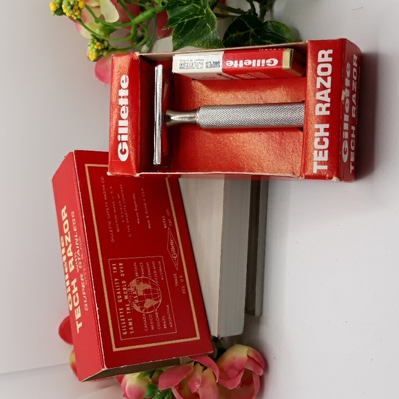 Vintage Gillette Tech Razer   Unused in Original Box Red Cross Issue 1950s - Picture 6 of 7